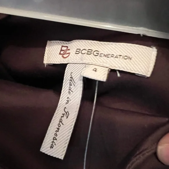 BCBG generation new espresso skirt, size 4 - Picture 6 of 14
